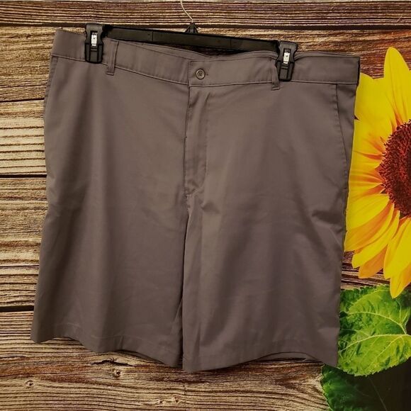 Russell Mens gray flat front shorts 38 Pre-owned - Picture 1 of 4